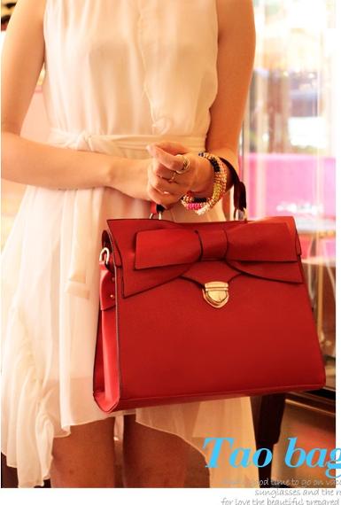 สีนี้หมดค่ะ กระเป๋าสะพาย Axixi แบรนด์ดัง รุ่น T025 รุ่นนี้น่ารัก สดใส สีแดง สะพาย คล้องแขวน และถือ